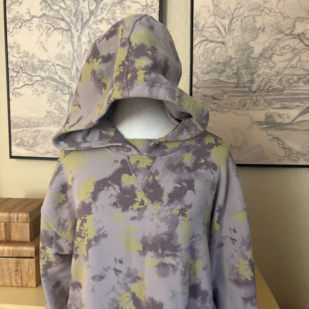 lululemon athletica size 12